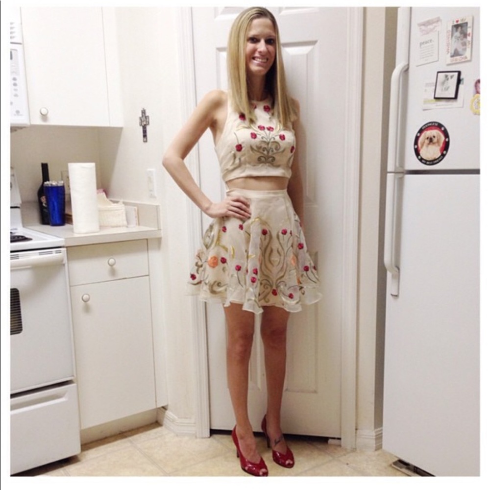 NWT bebe Two Piece Embroidered Dress 0